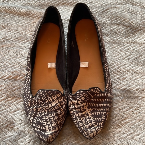 Patterned Point Toe Flat, Loafer Style - Black & White - Size 8 1/2 - Picture 2 of 8
